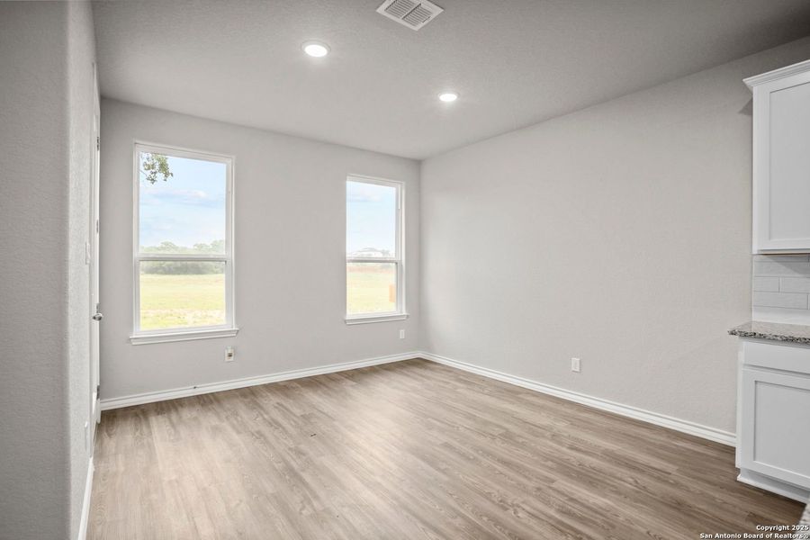 Spacious, unfurnished interior of a new home in Potranco Oaks, Castroville (Image 32).