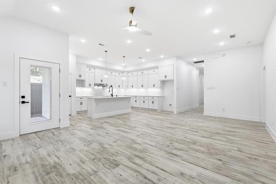 Spacious, unfurnished interior of a new home in , Gun Barrel City (Image 24).