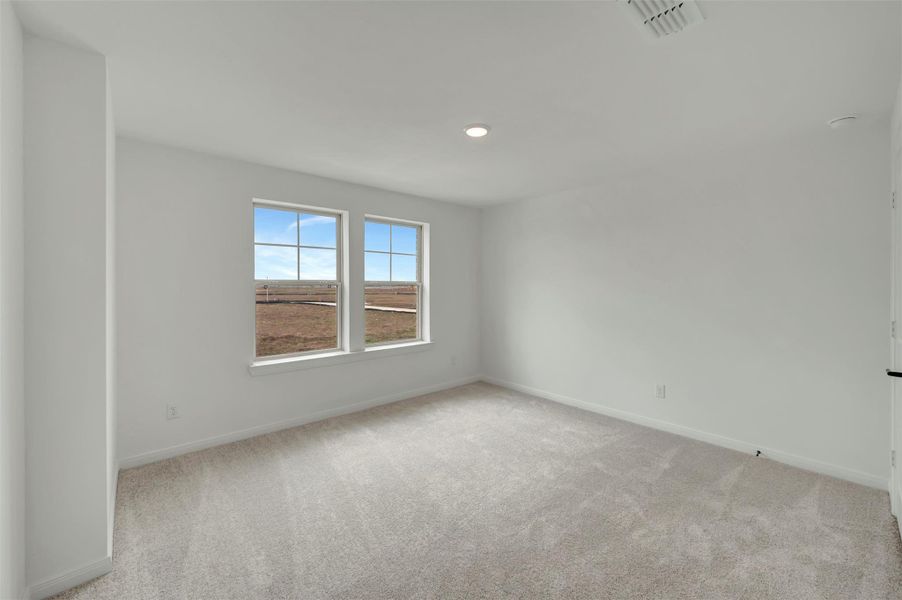 Spacious, unfurnished interior of a new home in Beacon Point at Lago Mar 50’ Homesites, Texas City (Image 15).