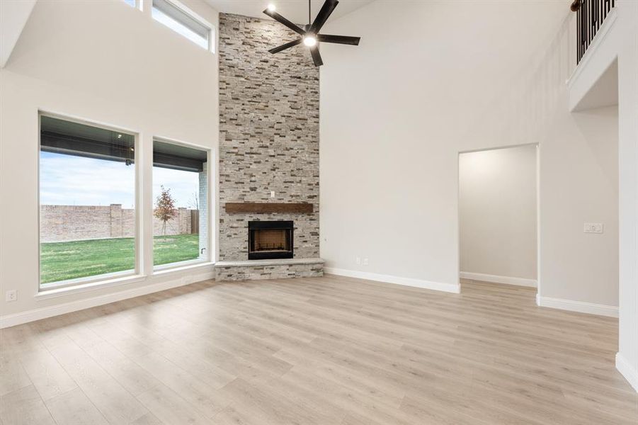 Spacious, unfurnished interior of a new home in Villages of Hurricane Creek, Anna (Image 19).