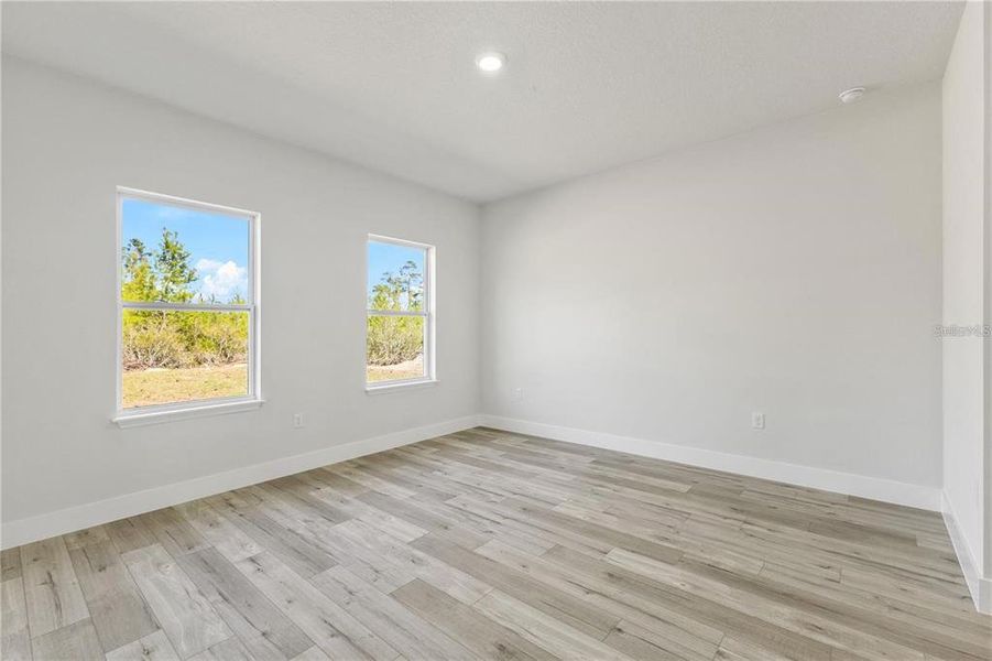 Spacious, unfurnished interior of a new home in , Ocala (Image 22).