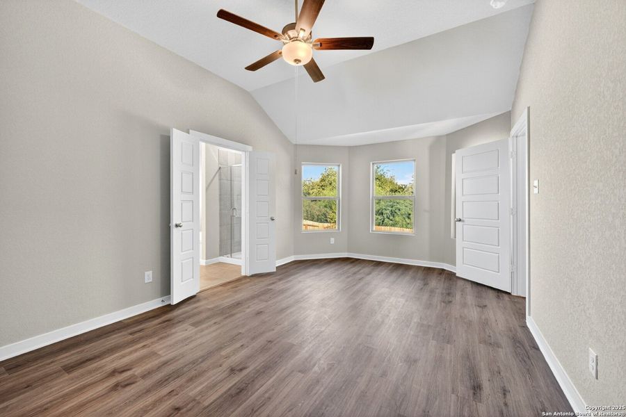 Spacious, unfurnished interior of a new home in Winding Brook, San Antonio (Image 26).