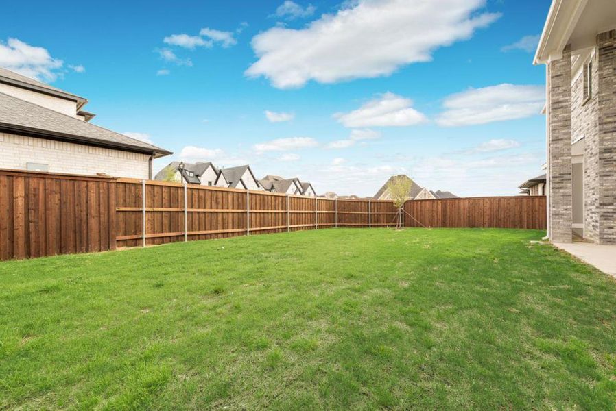 Exterior details and patio area of a home in Somercrest, Midlothian (Image 4).