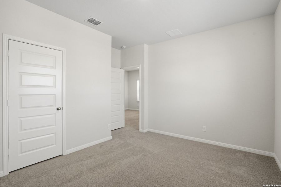 Spacious, unfurnished interior of a new home in Melissa Ranch, San Antonio (Image 24).