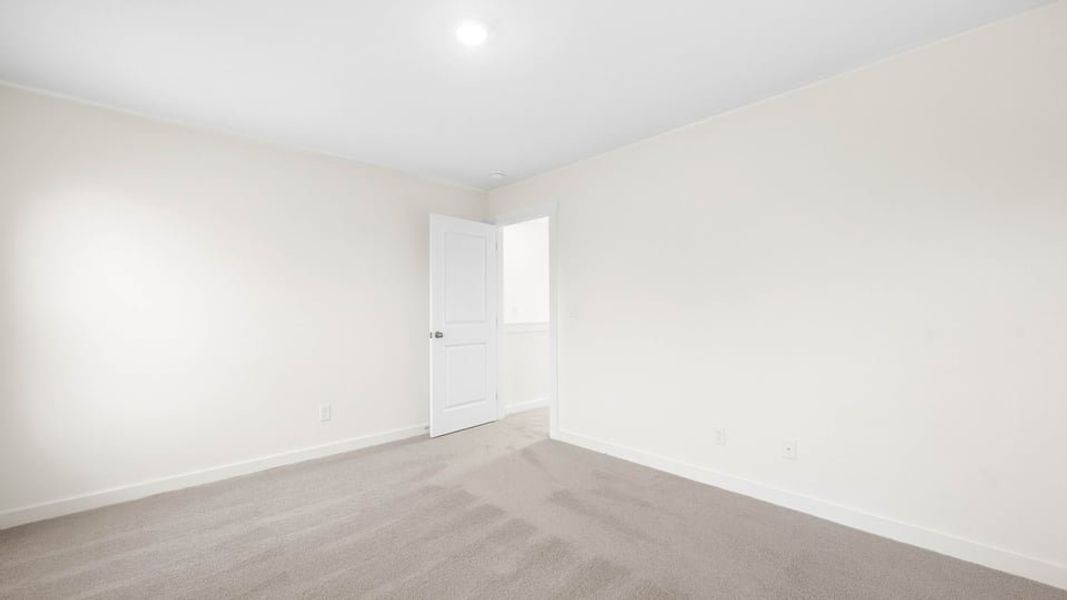 Spacious, unfurnished interior of a new home in Johnson Farms, Greeneville (Image 10).