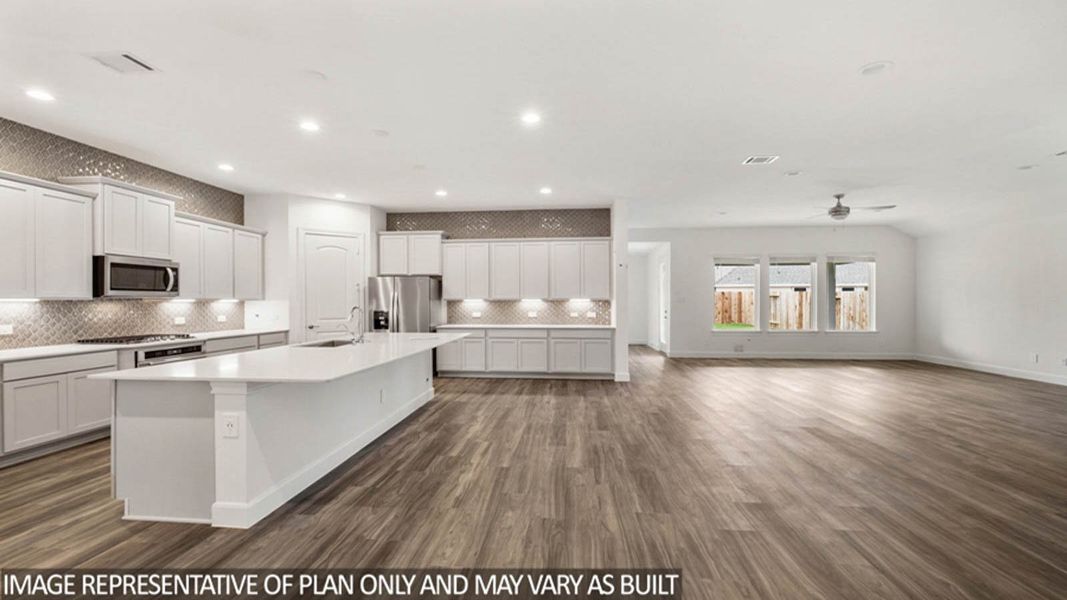 Furnished interior view inside a new home in Silverthorne, Conroe (Image 5).