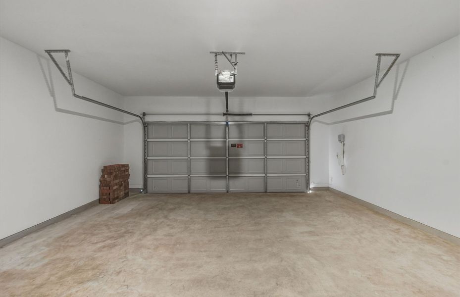 Spacious, unfurnished interior of a new home in Saddleback at Santa Rita Ranch, Liberty Hill (Image 18).