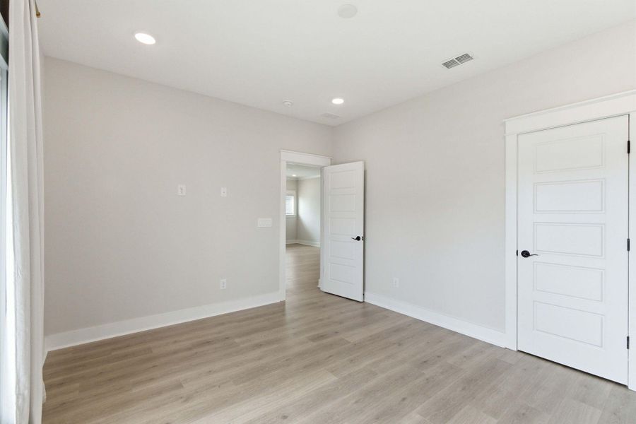 Spacious, unfurnished interior of a new home in Liberty Hill Farm, Mount Pleasant (Image 46).