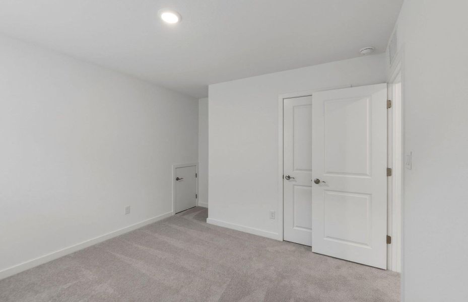 Spacious, unfurnished interior of a new home in Santa Rita Ranch, Liberty Hill (Image 28).