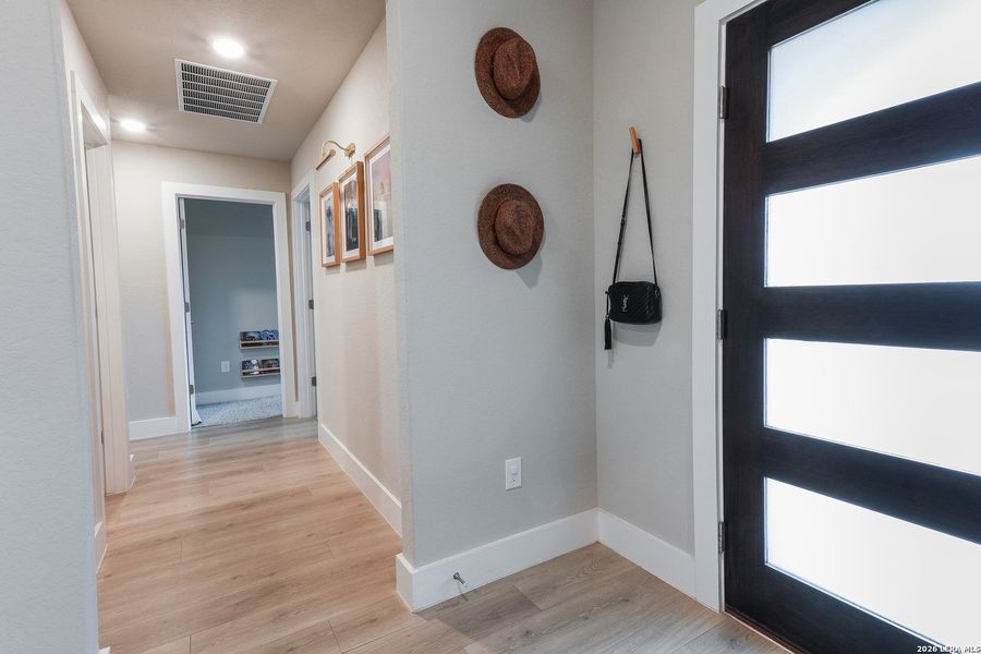 Spacious, unfurnished interior of a new home in Copper Canyon, Bulverde (Image 21).