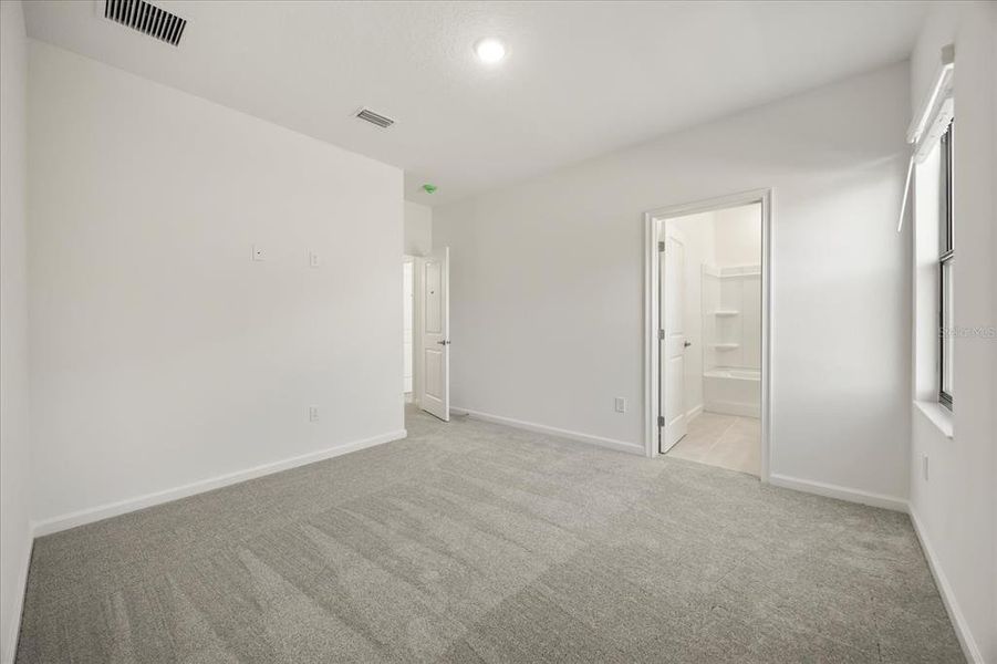 Spacious, unfurnished interior of a new home in , Orlando (Image 46).