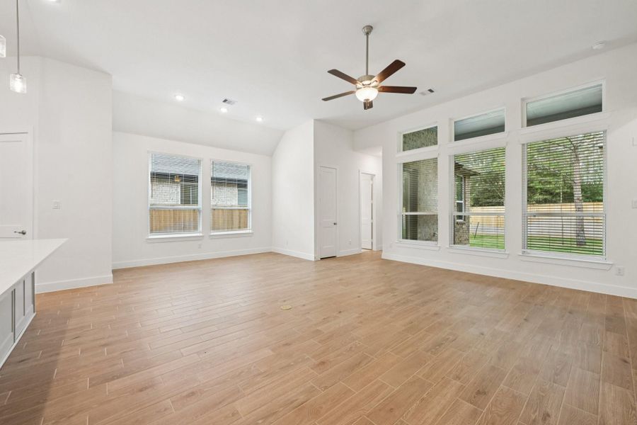 Spacious, unfurnished interior of a new home in Kresston, Montgomery (Image 32).