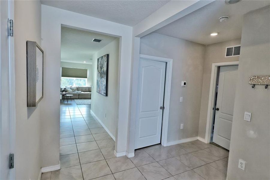 Spacious, unfurnished interior of a new home in Forest Lake, Davenport (Image 22).