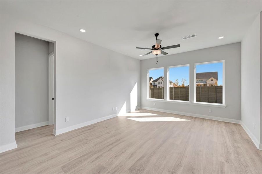 Spacious, unfurnished interior of a new home in Treeline, Justin (Image 19).