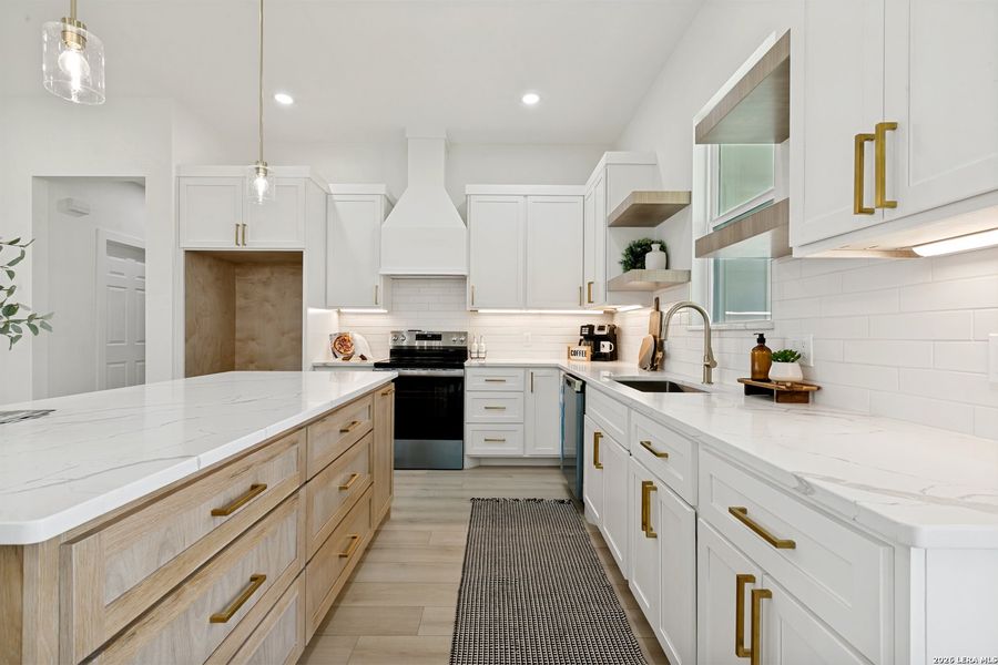Furnished interior view inside a new home in , Atascosa (Image 14).