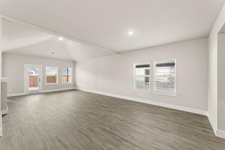 06. 709 Wilderness - Dining