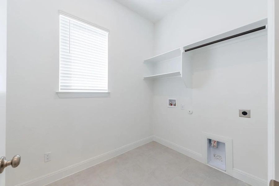 Spacious, unfurnished interior of a new home in The Colony - 50', Bastrop (Image 15).