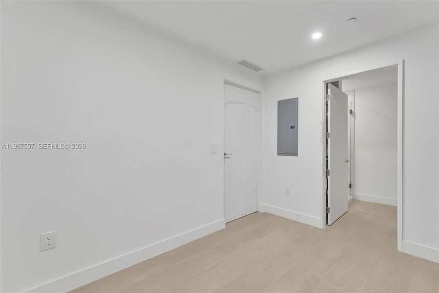 Spacious, unfurnished interior of a new home in Aria Reserve, Miami (Image 31).