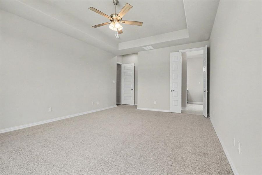 Spacious, unfurnished interior of a new home in Ten Mile Creek Estates, DeSoto (Image 26).