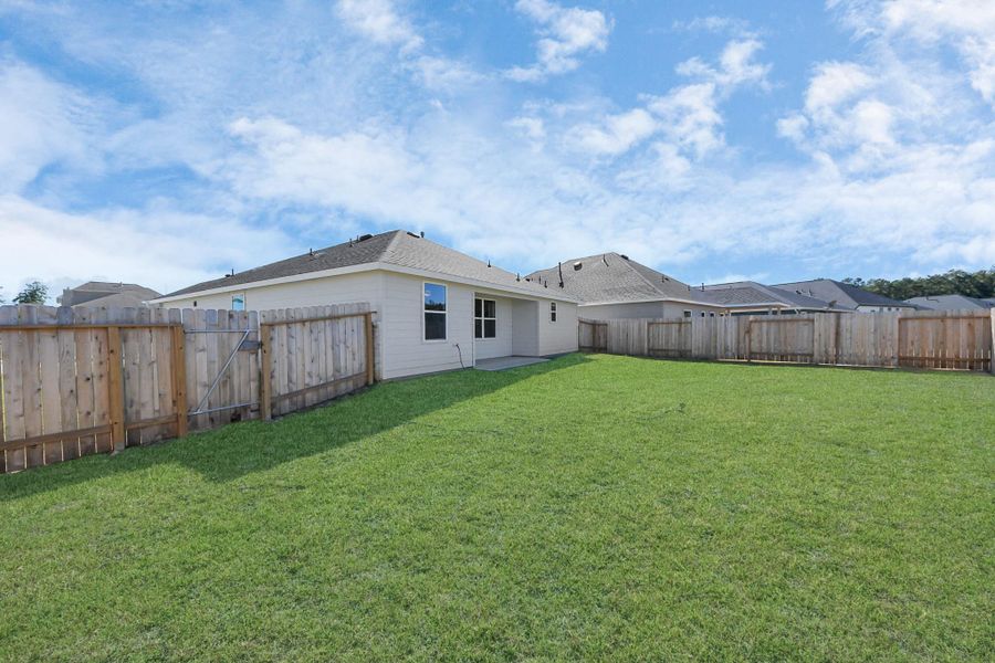 Exterior details and patio area of a home in Grand Oaks Reserve, Cleveland (Image 27).