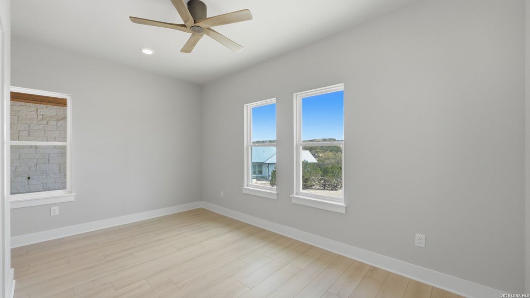 Spacious, unfurnished interior of a new home in , Canyon Lake (Image 21).