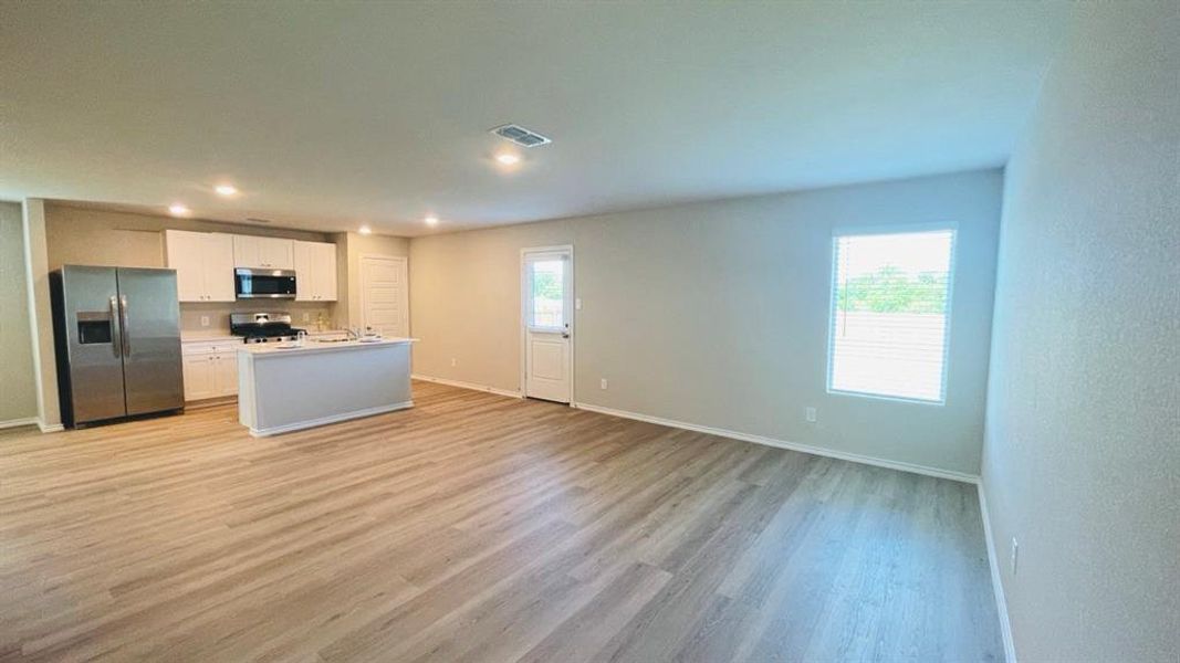 Spacious, unfurnished interior of a new home in Sunnycreek, Crowley (Image 12).
