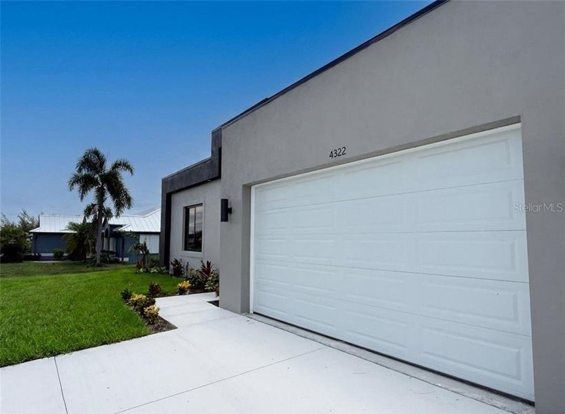 Exterior details and patio area of a home in , Cape Coral (Image 4). Exterior details and patio area of a home in , Cape Coral (Image 4).
