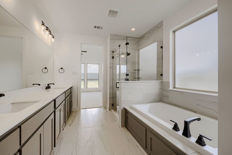 9904 Oak Glade - Primary Bathroom