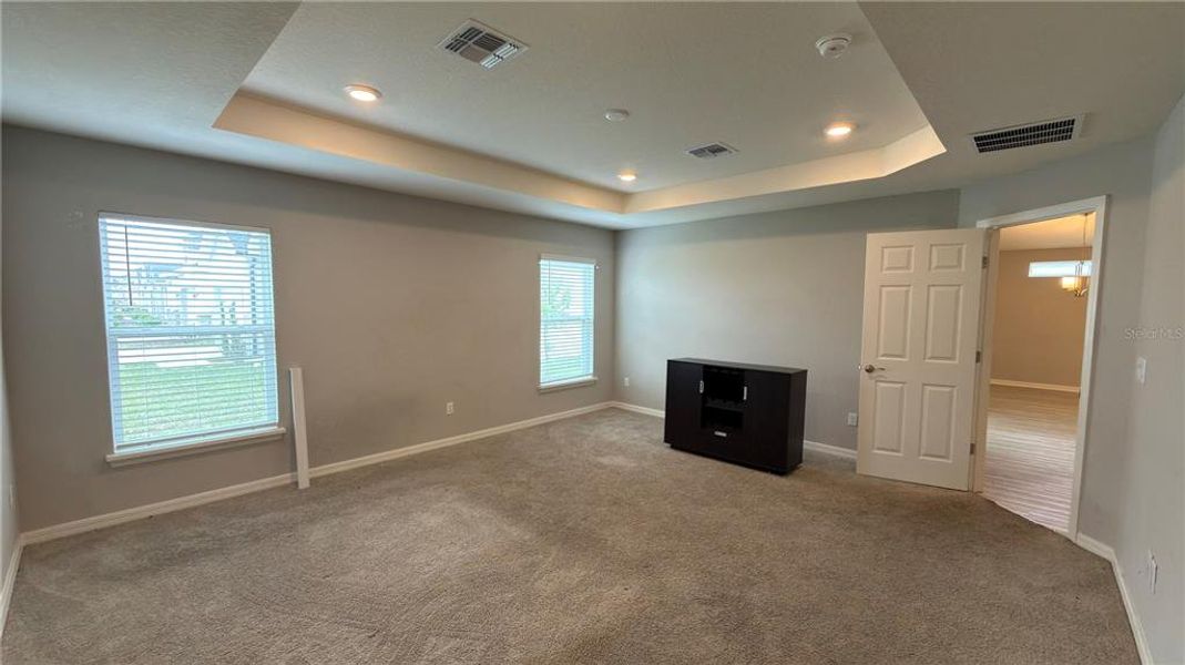 Spacious, unfurnished interior of a new home in , St. Cloud (Image 14).