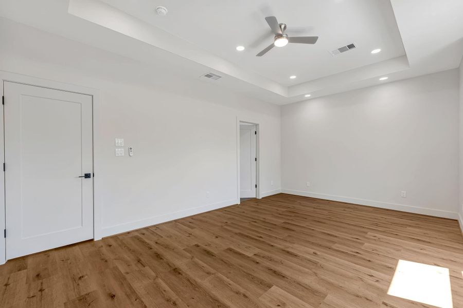 Spacious, unfurnished interior of a new home in , Houston (Image 26).
