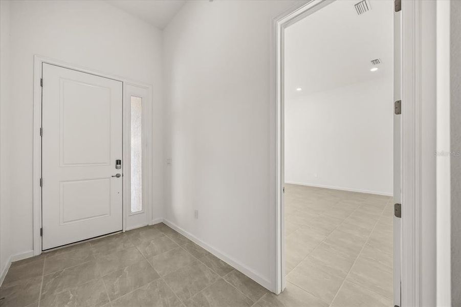 Spacious, unfurnished interior of a new home in , Orlando (Image 20).