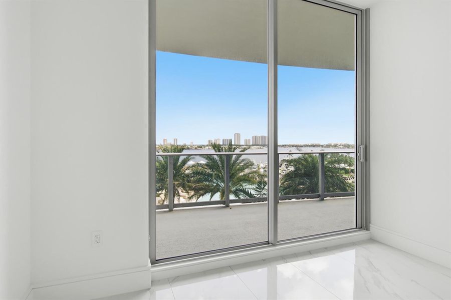 220-LAKESHORE-DRIVE-804-33403-008 220-LAKESHORE-DRIVE-804-33403-008