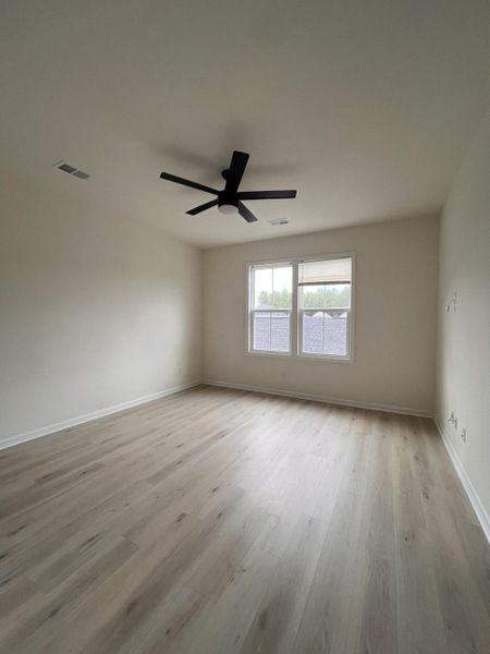 Spacious, unfurnished interior of a new home in , Summerville (Image 10).