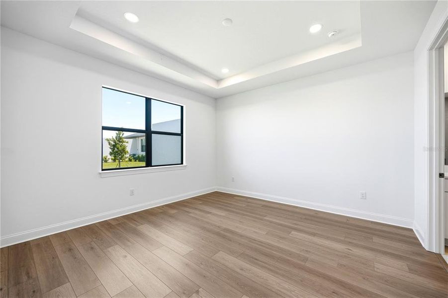 Spacious, unfurnished interior of a new home in , Apollo Beach (Image 25).