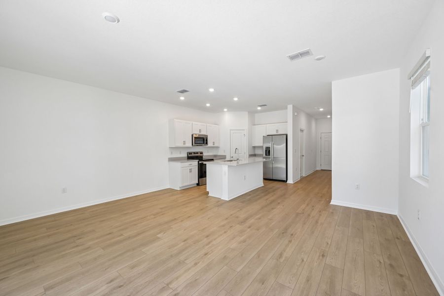 Spacious, unfurnished interior of a new home in The Towns at Tiburon, Nokomis (Image 8).