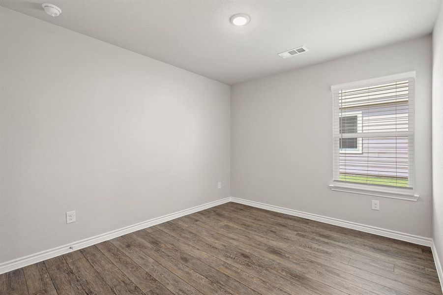 Spacious, unfurnished interior of a new home in Deer Creek, Fort Worth (Image 16).