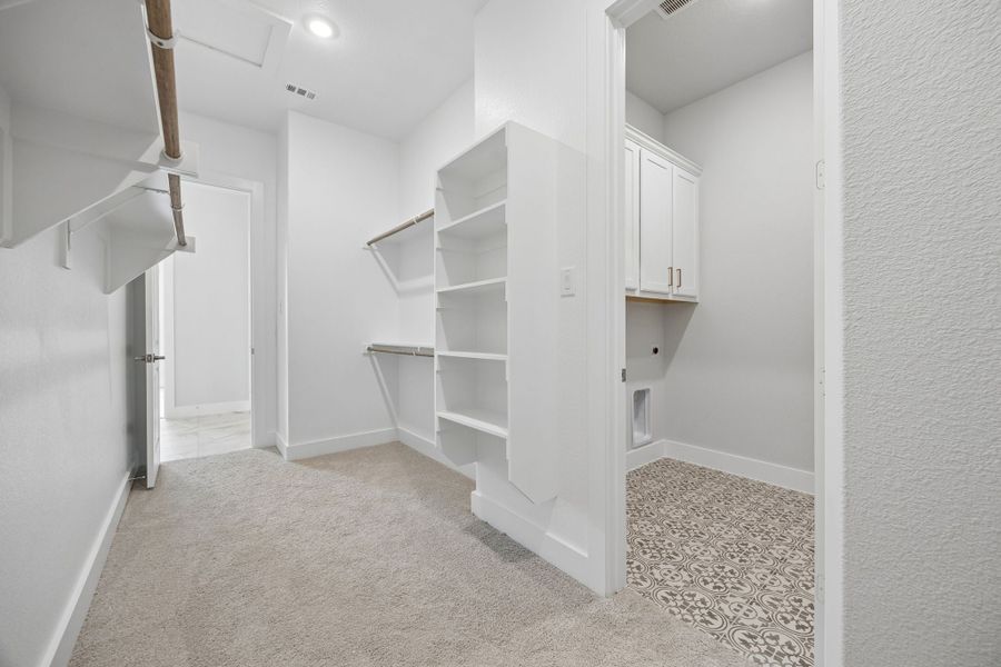 Spacious, unfurnished interior of a new home in Painted Tree Lakeside, McKinney (Image 25).