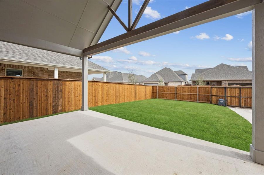 Exterior details and patio area of a home in Dove Hollow, Waxahachie (Image 3).