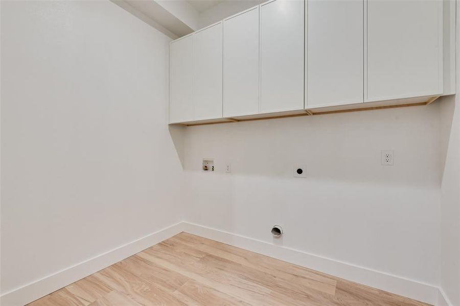 Spacious, unfurnished interior of a new home in , Dallas (Image 36).