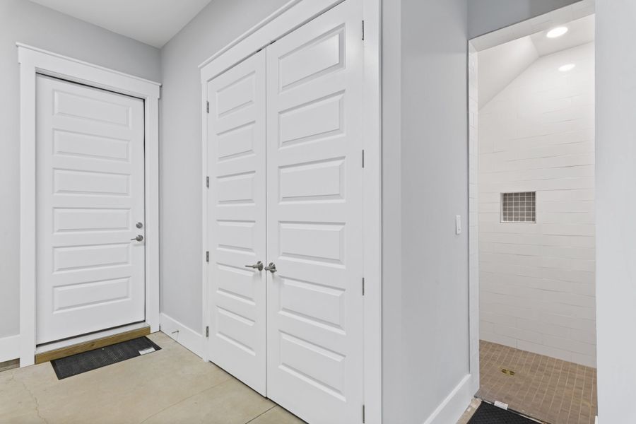 Spacious, unfurnished interior of a new home in Twin Palms, Inlet Beach (Image 23).