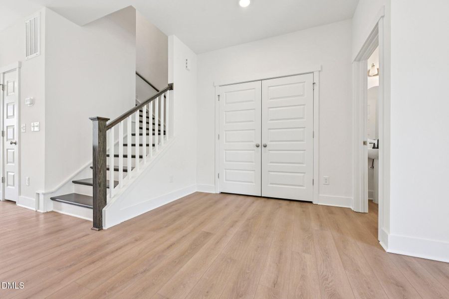 20-web-or-mls-Dunzo Dr-S1203-020