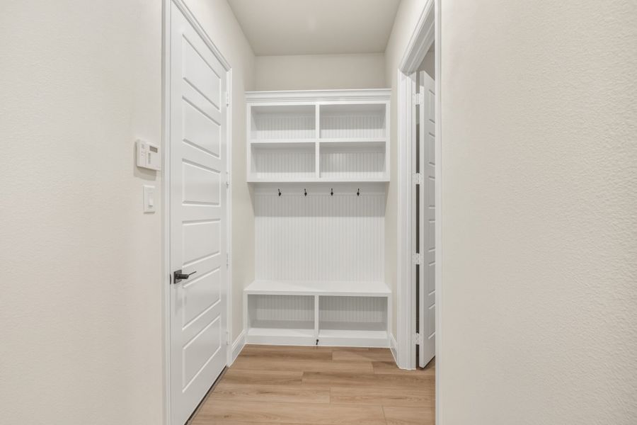 Spacious, unfurnished interior of a new home in Edgewater, Fate (Image 33).