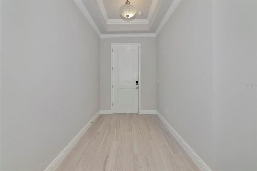 Spacious, unfurnished interior of a new home in , Sarasota (Image 19).