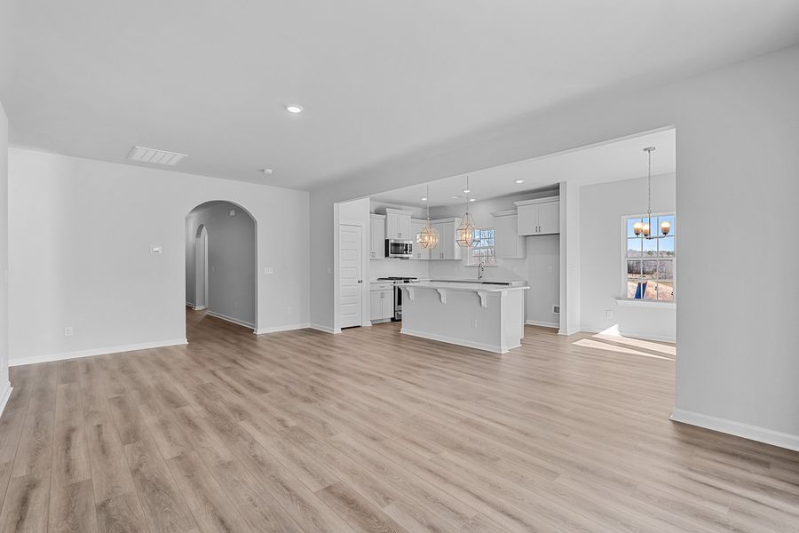 Spacious, unfurnished interior of a new home in Fieldstone, Lexington (Image 22).