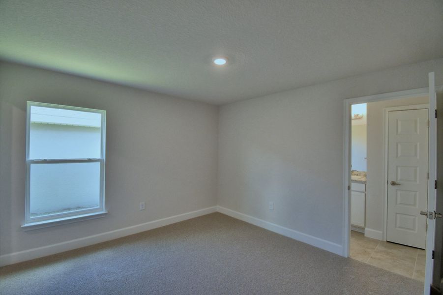 Spacious, unfurnished interior of a new home in Villamar, Winter Haven (Image 26).