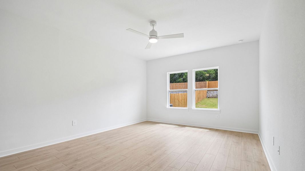 Spacious, unfurnished interior of a new home in Rosenbusch Ranch, Leander (Image 19).