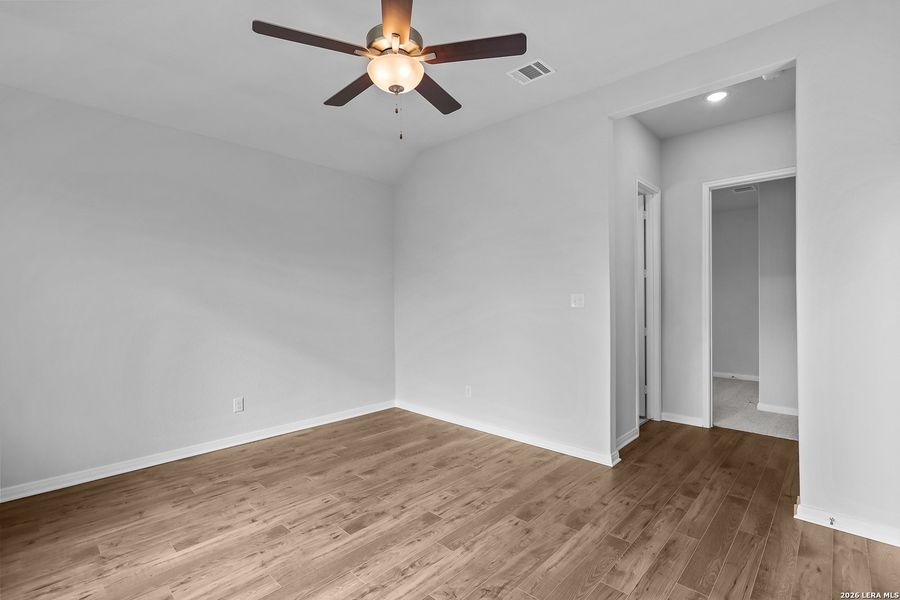 Spacious, unfurnished interior of a new home in Buffalo Crossing, Cibolo (Image 15).