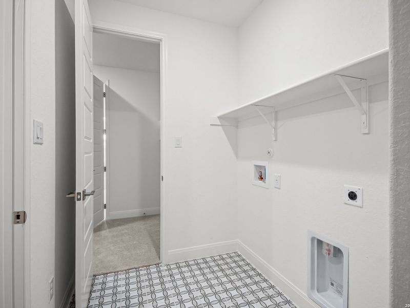 Spacious, unfurnished interior of a new home in The Reserve at Potranco Oaks, Castroville (Image 35).