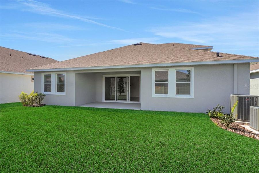 Exterior details and patio area of a home in Angeline, Land O' Lakes (Image 3).