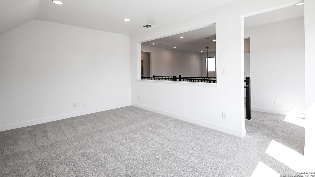 Spacious, unfurnished interior of a new home in Homestead 55', Schertz (Image 13).